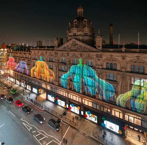 louis vuitton piccadilly circus|Louis Vuitton Takes over Harrods Façade to Celebrate.